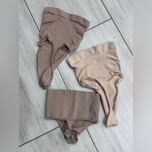 SKIMS Fits Everybody Dipped Front Thong & SKIMS Shapes x small